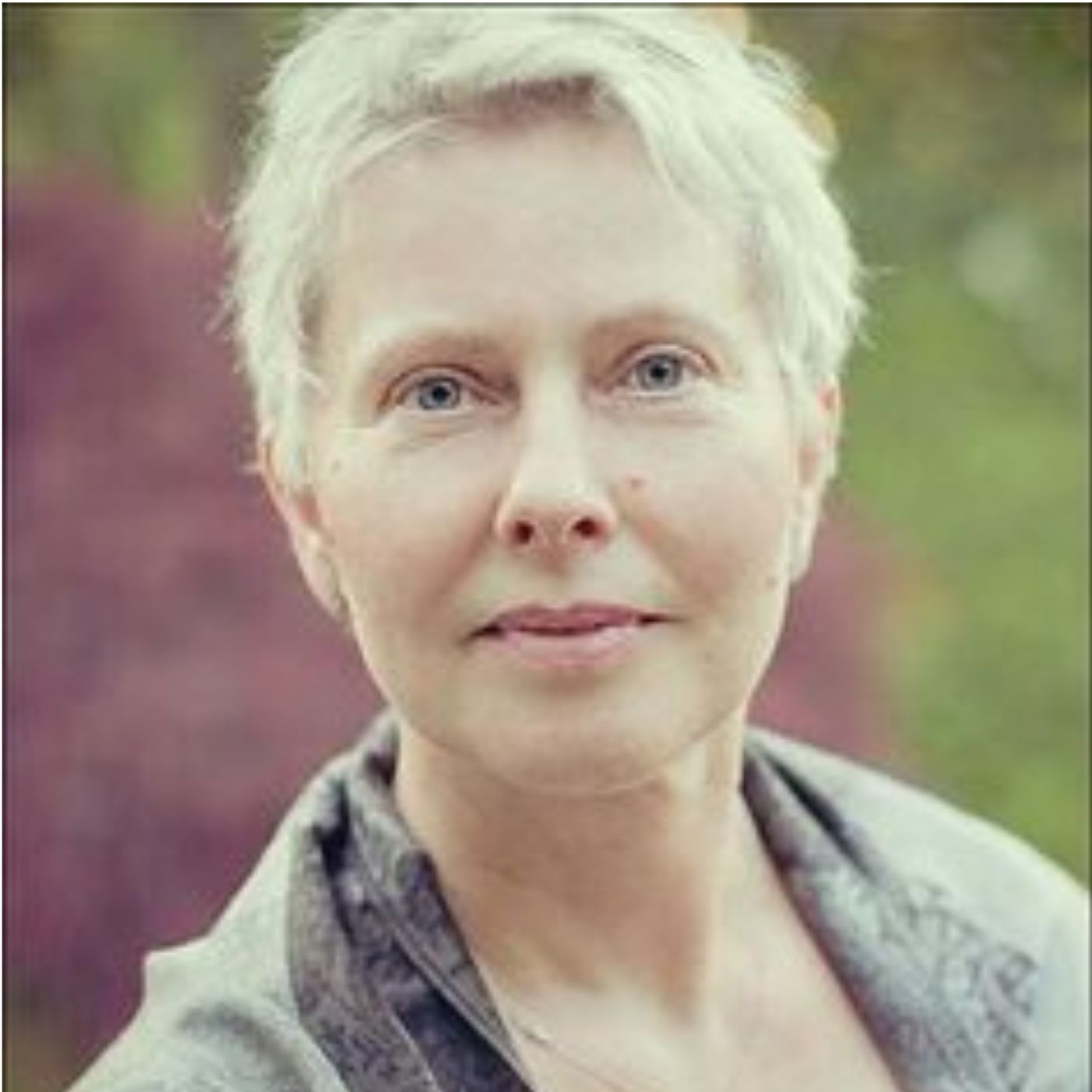 S2. E15. Psychic Suzanne Jauchius Show