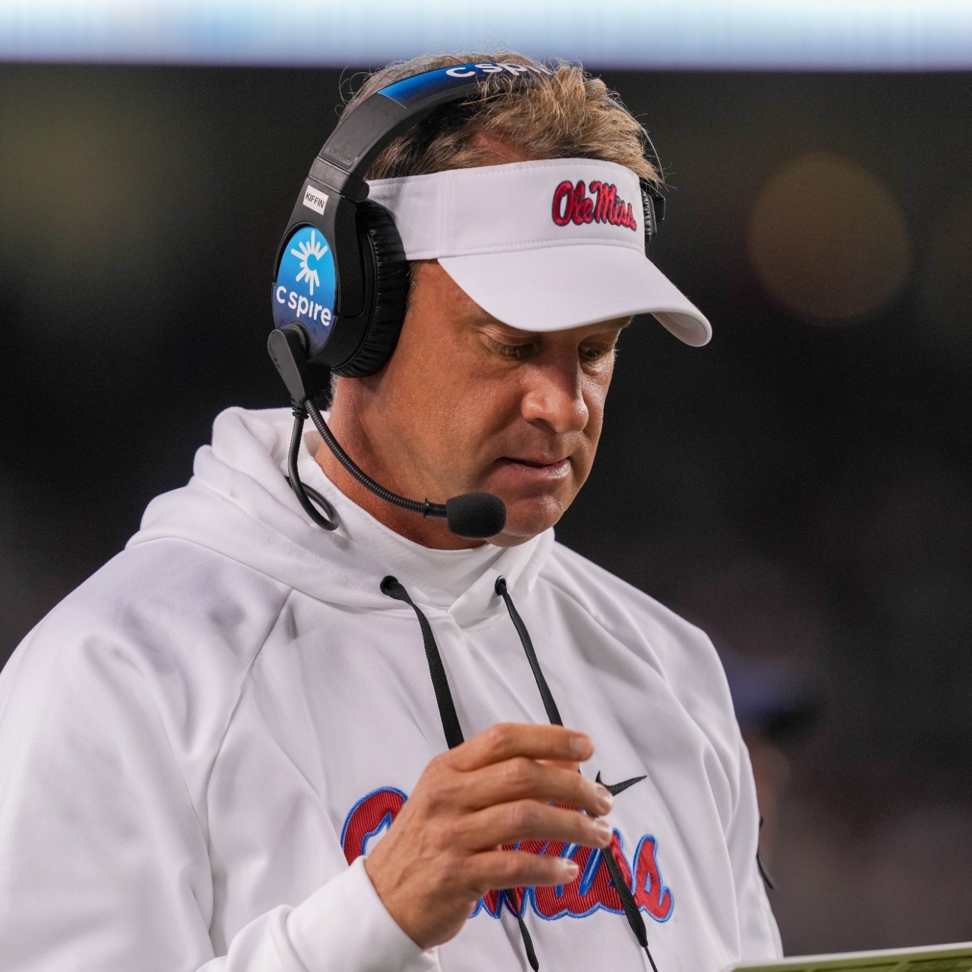 ‘I’m not fretting it yet’: What’s real and what’s not with Lane Kiffin and Auburn episode artwork