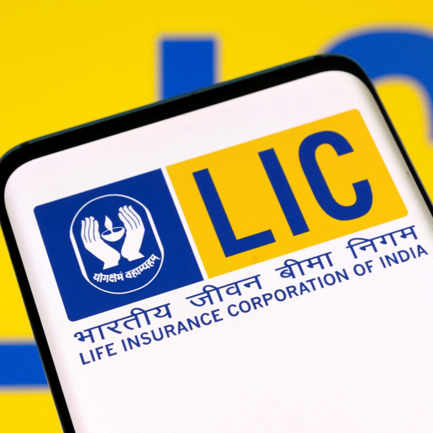 What makes LIC IPO India's largest share sale? episode artwork