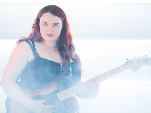 Endie Fiya: LIVE with Alternative Rock & Roll Artist ~ Trish Discord episode artwork