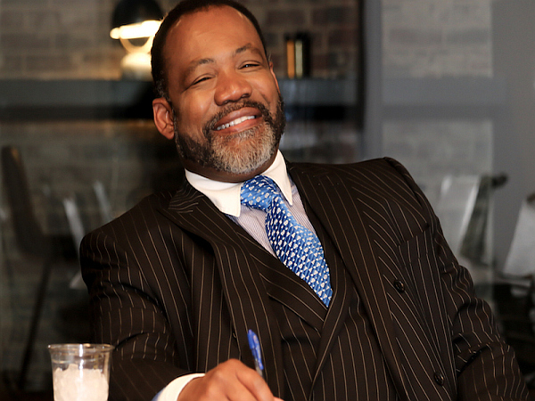 Endie Fiya LIVE with Financial Expert, Business Leader, & Educator~ Solomon Ali episode artwork