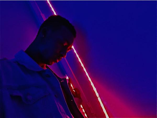Music Mondays LIVE on Endie Fiya with R&B Artist & Songwriter  ~ Eli episode artwork