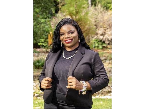 Too Lit Tuesdays: LIVE on Endie Fiya with Coach,Author,& Speaker ~ Erica Thomas episode artwork