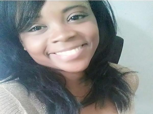 Endie Fiya: LIVE with Writer, Radio Host, & Speaker ~ Rosalyn L. episode artwork