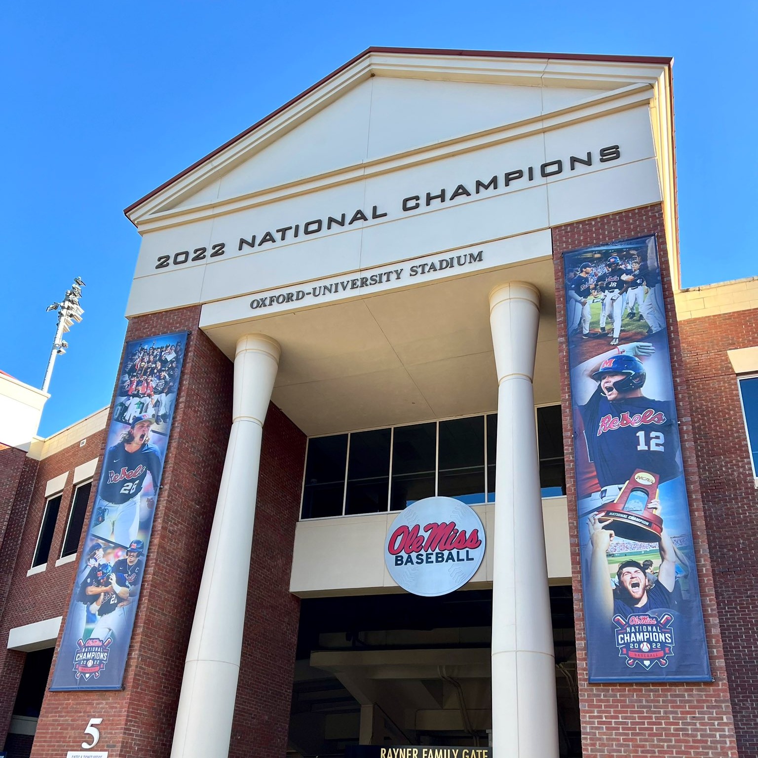 Rebel Yell Hotline: Ole Miss baseball's Brad Henderson + 2023 football signing class