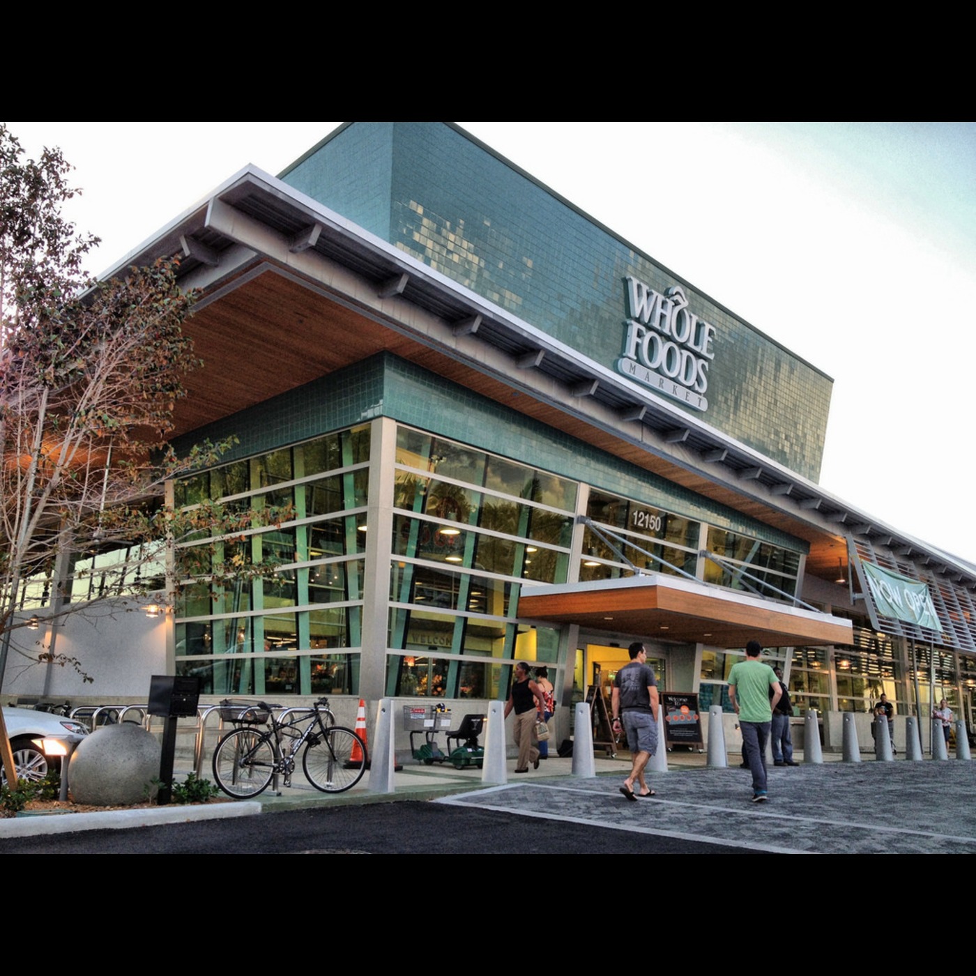 Amazon rolling out PAY-BY-PALM services as new payment tech at all Whole Foods Market stores episode artwork