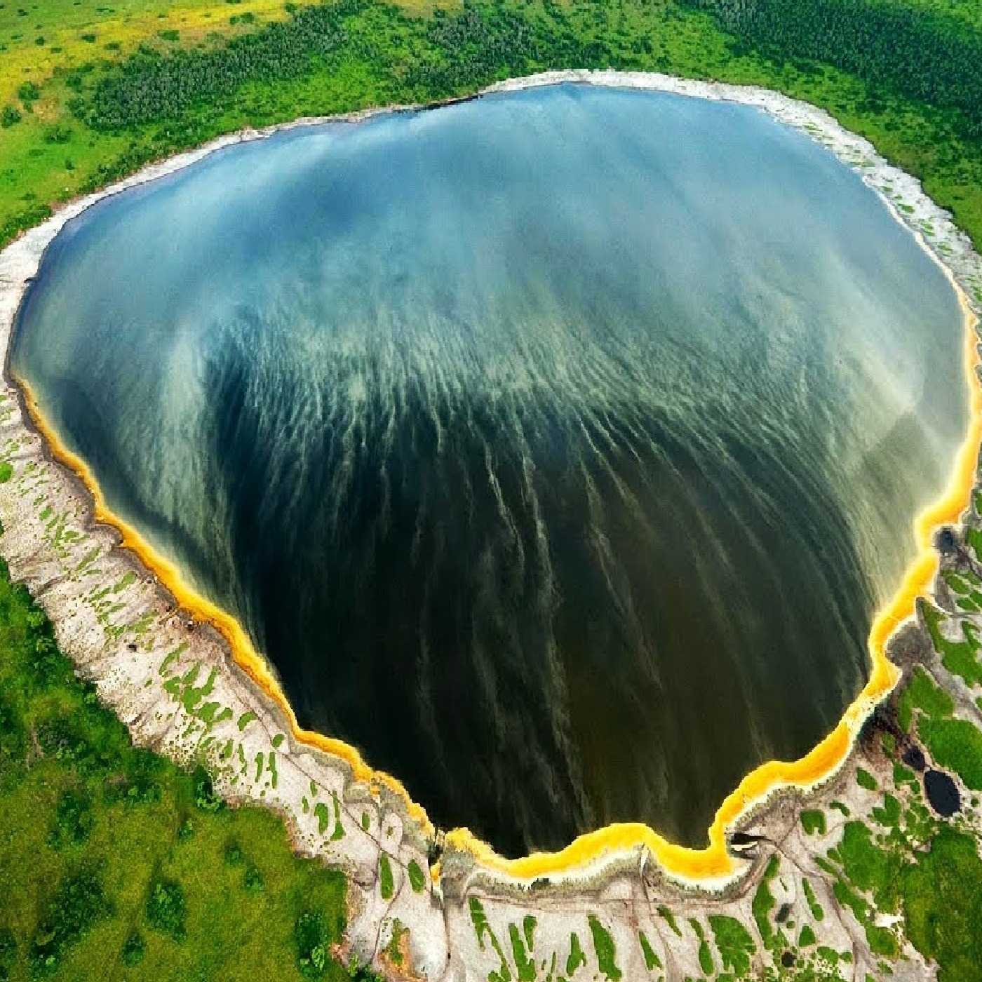 Horrifyingly Mysterious Lakes In The World