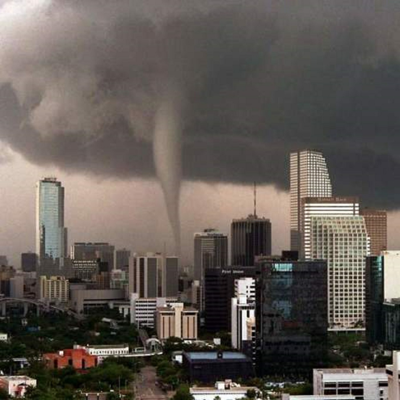 May 12, 1997: A Tornado Rips Through Downtown Miami episode artwork
