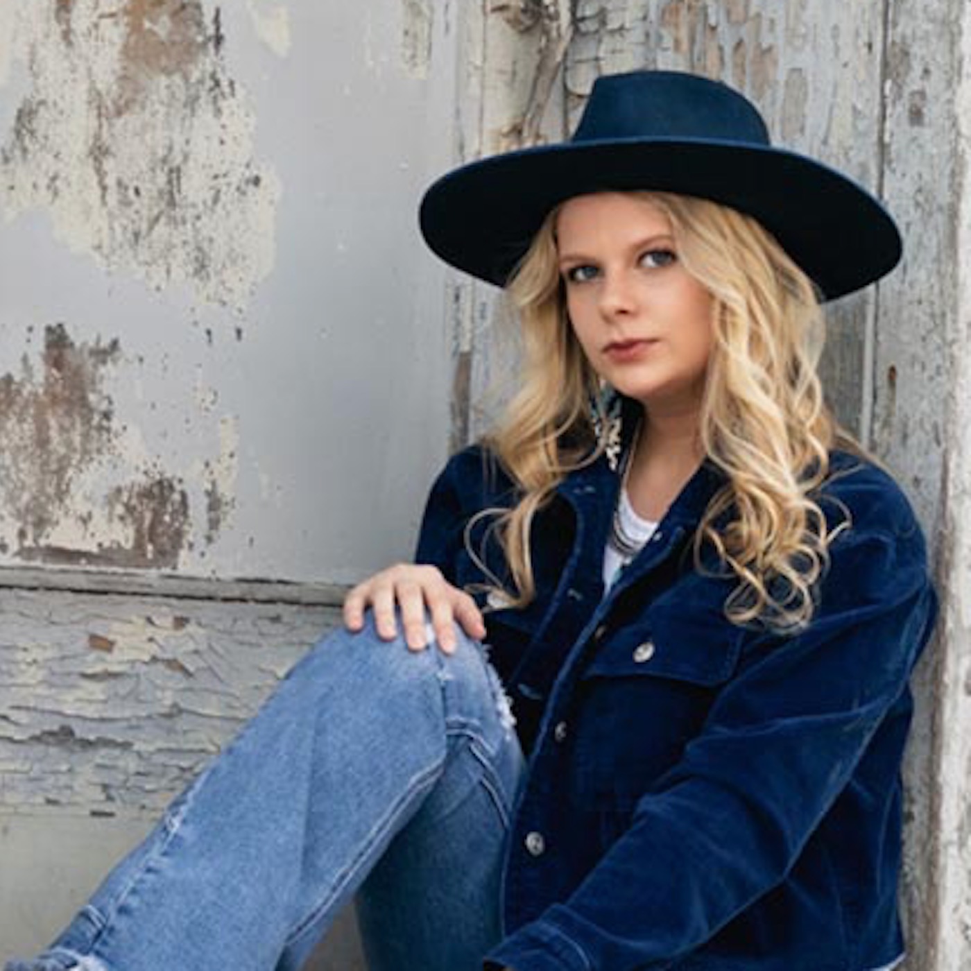 ARTIST FEATURE - Makenzie Phipps Talks About Her Latest Single - 