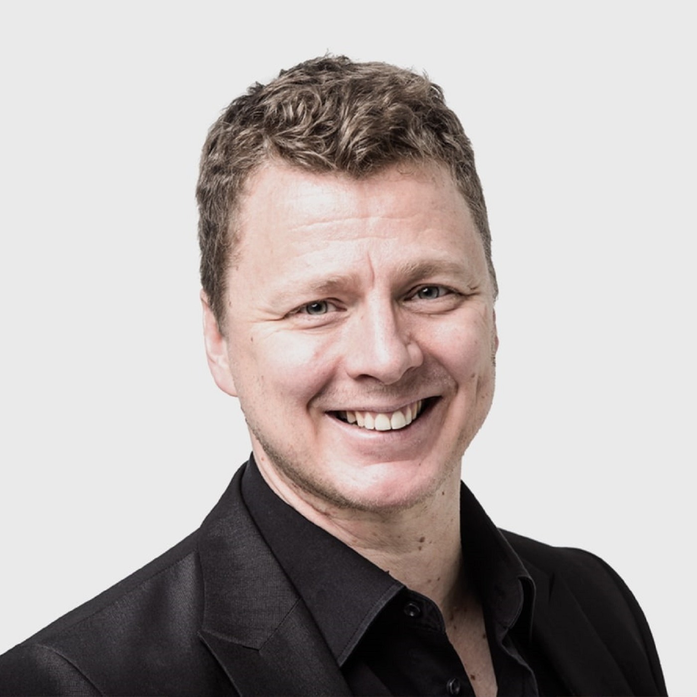 Jakso 30 - Jaakko "Jaska" Saariluoma, näyttelijä-stand up-koomikko