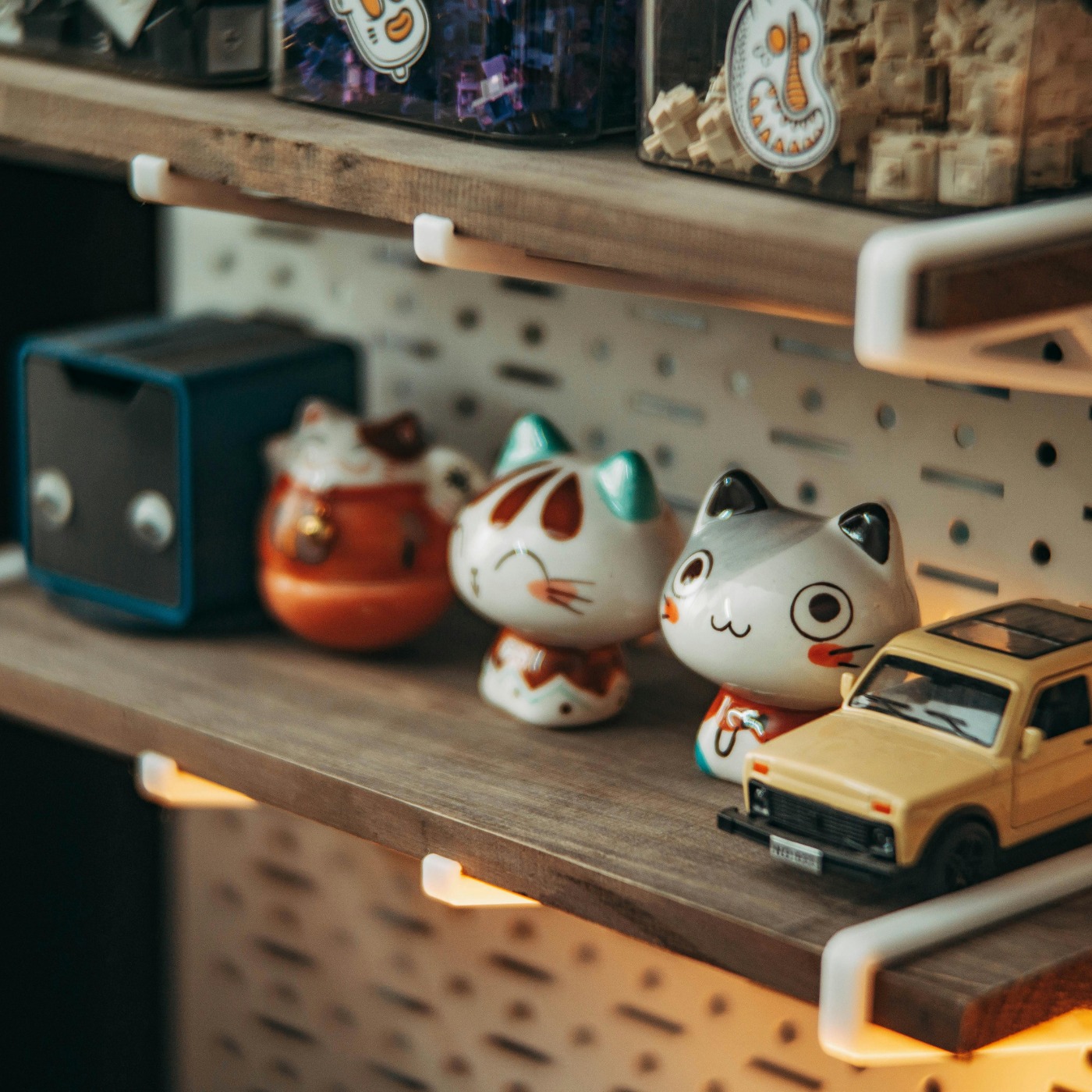 Tiny Wonders: The Art of Handcrafted Porcelain cover art